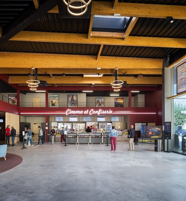 Emplacement Montaigu-Vendée 85600 · Quartier Montaigu - Cinéma Grand Ecran Distributeur Pizza intérieur