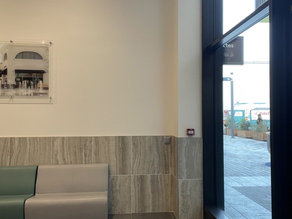 Location for a vending machine in the restrooms of the McArthurGlen Paris-Giverny outlet (27120 Douains)